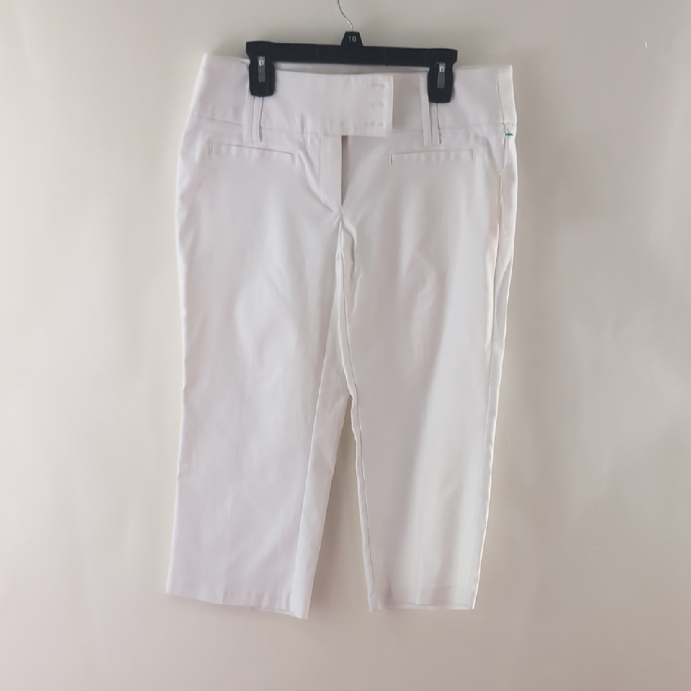 New With Tags Classic White Capri Pants Size Small